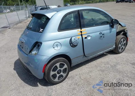 2015 Fiat 500E Battery Electric z USA, uszkodzony, nr VIN 3C3CFFGE2FT558514